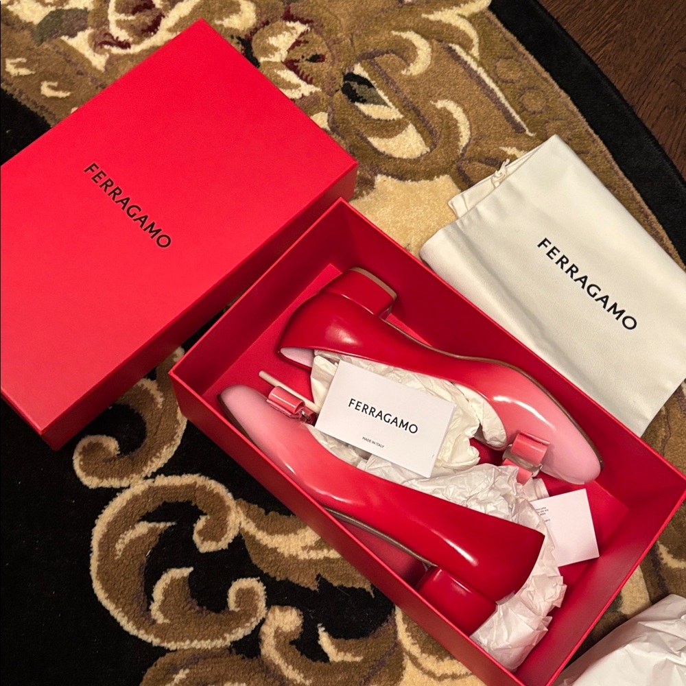 🔔Limited Edition 🔔 Ferragamo Vera Bow Pumps
